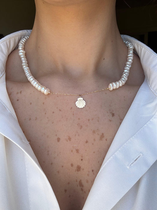 18k gold shell necklace with pearls